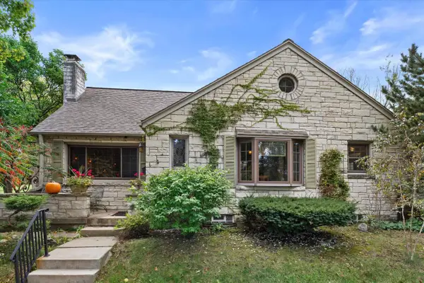 5700 W Rita DRIVE, West Allis, WI 53219