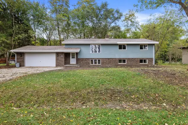 1066 N Meadow DRIVE, Silver Lake, WI 53170