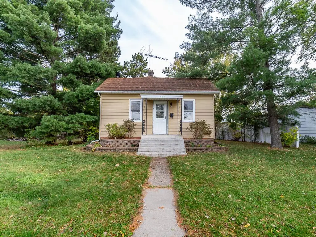 422 Washington STREET, Portage, WI 53901 - #1