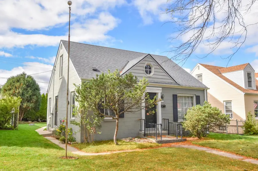 3671 S Pine AVENUE, Milwaukee, WI 53207 - #3