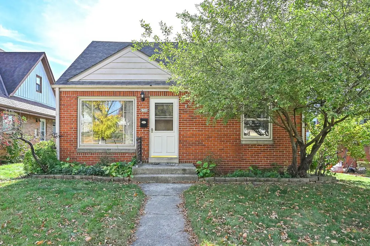 8709 W Elmore AVENUE, Milwaukee, WI 53222 - #1