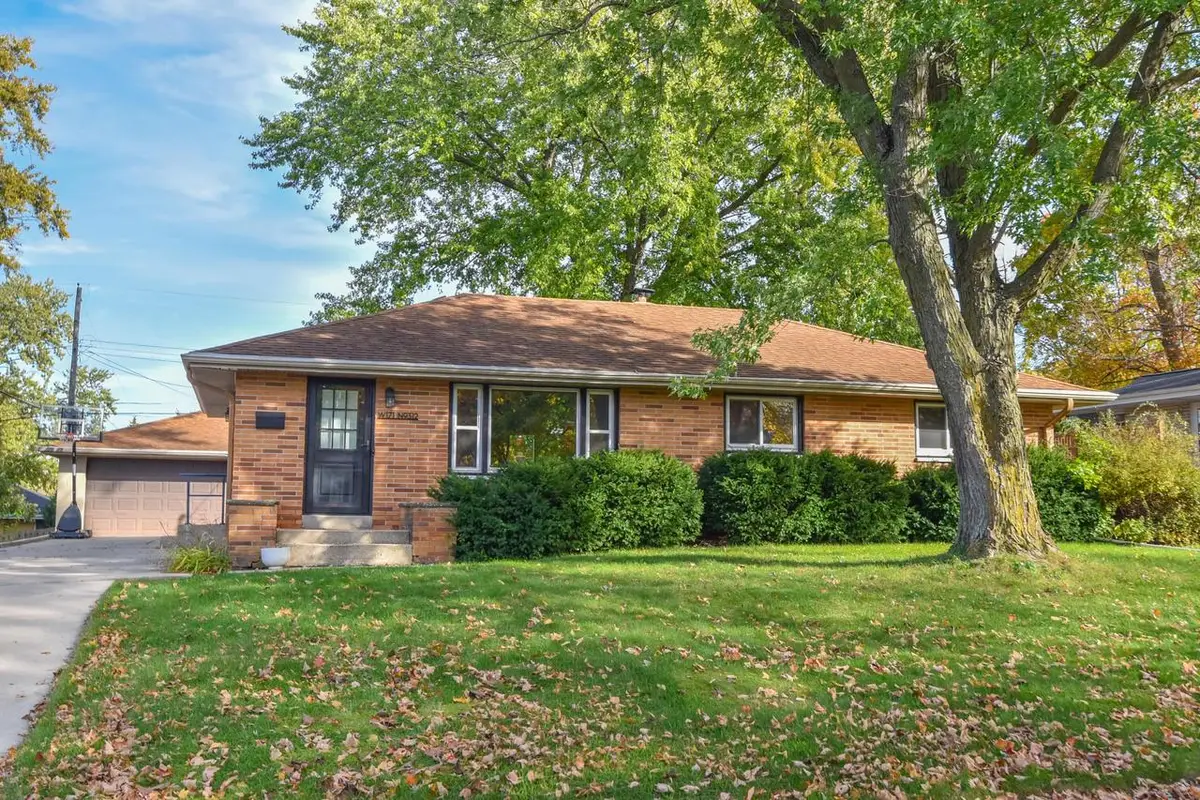 W171N9312 Briarwood TERRACE, Menomonee Falls, WI 53051 - #1