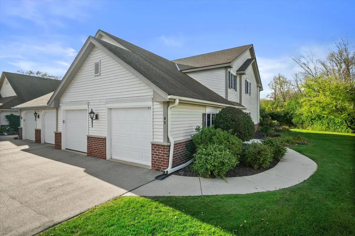 558 Pewaukee ROAD #H, Pewaukee, WI 53072 - #1