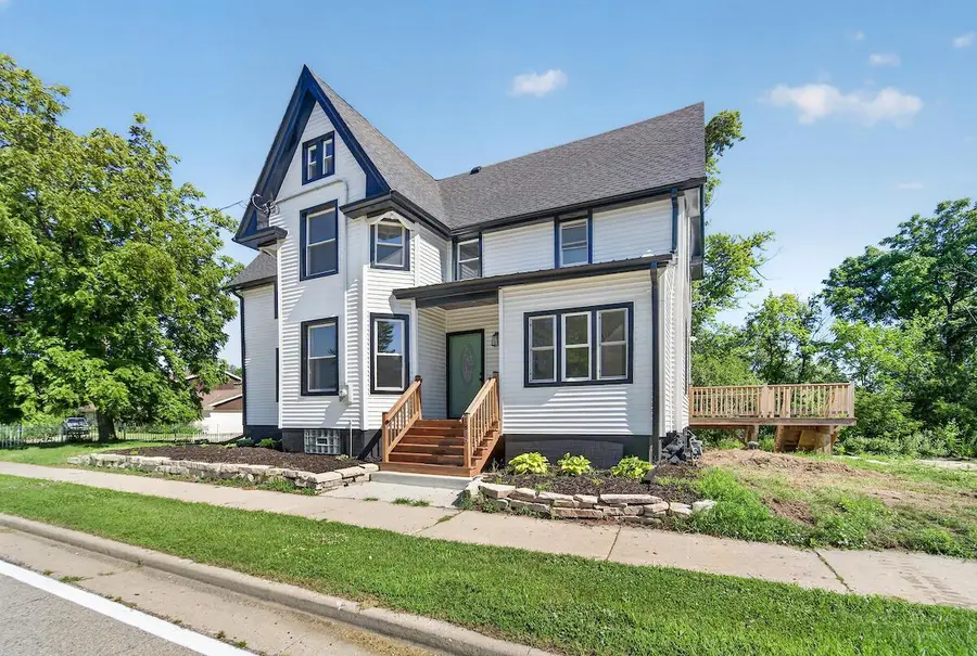 1836 W Mequon ROAD, Mequon, WI 53092 - #3