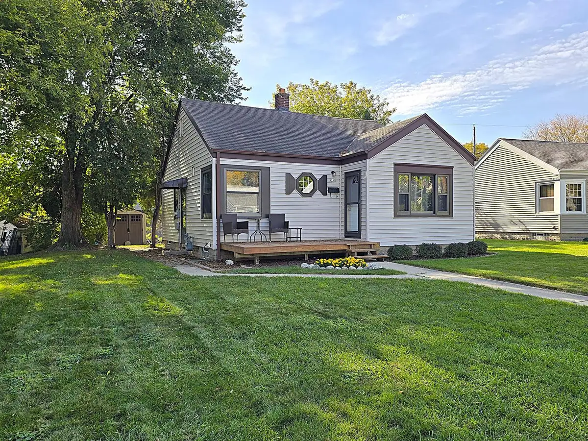 357 E Gauer CIRCLE, Milwaukee, WI 53207 - #1