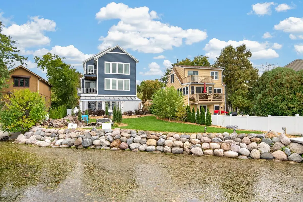 526 Kopmeier DRIVE, Pewaukee, WI 53072 - #1