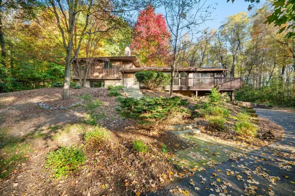 S46W22328 Tansdale ROAD, Waukesha, WI 53189