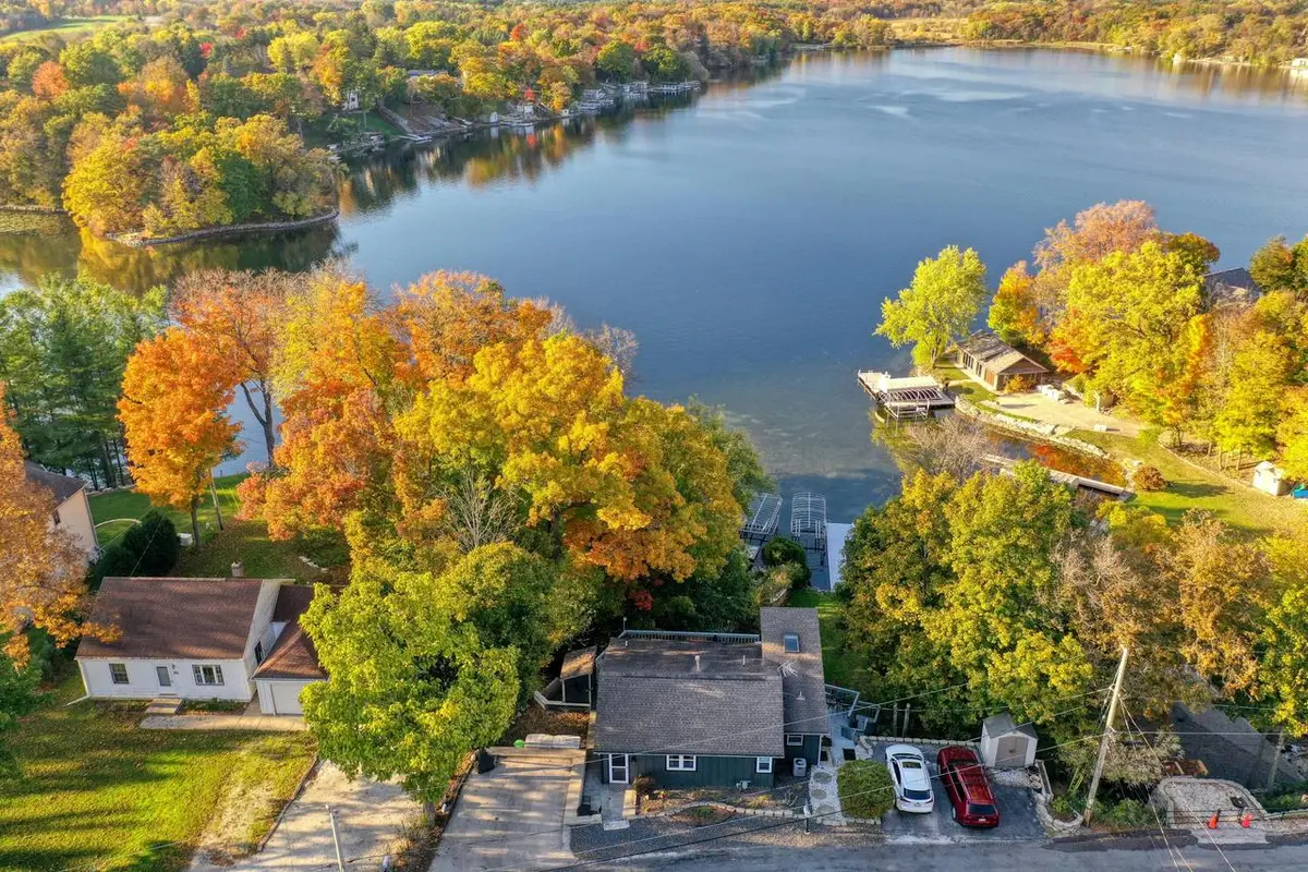 W288N8053 Park DRIVE, Hartland, WI 53029 - #1