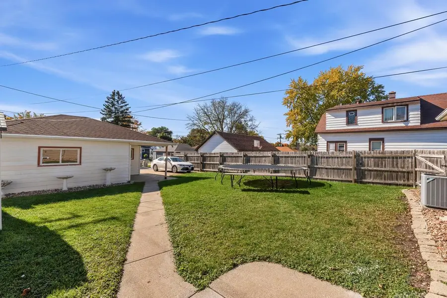 4901 W Howard AVENUE, Milwaukee, WI 53220 - #3