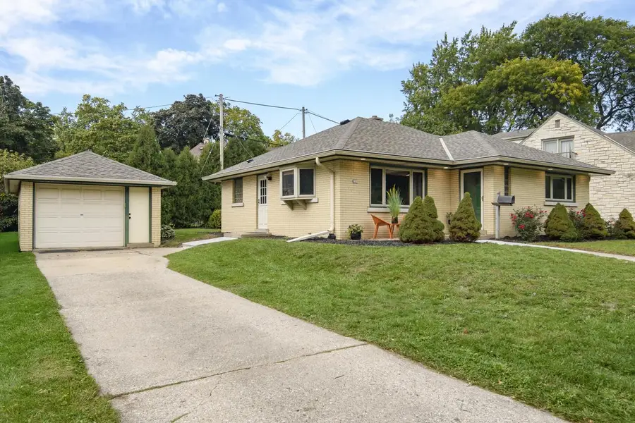 221 N Story PARKWAY, Milwaukee, WI 53208 - #2