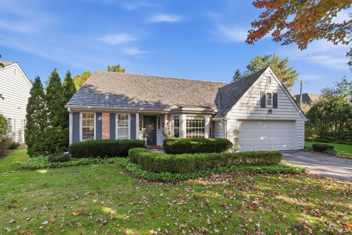 1410 W Westport CIRCLE, Mequon, WI 53092 - #1