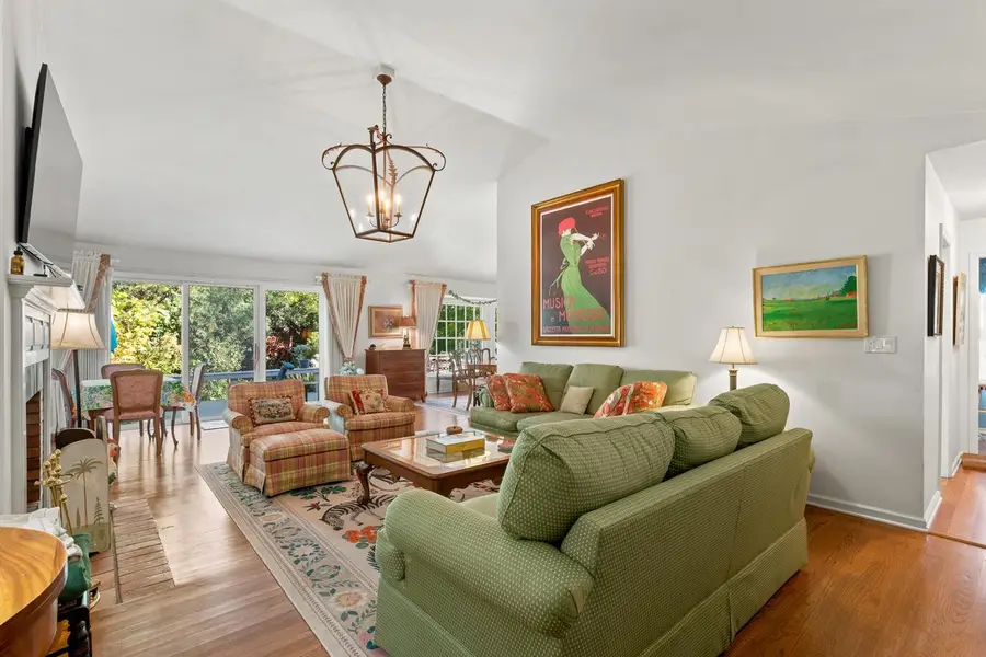 1410 W Westport CIRCLE, Mequon, WI 53092 - #3