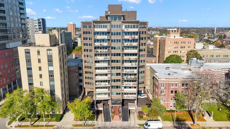 1919 N Summit AVENUE #2E, Milwaukee, WI 53202 - #2