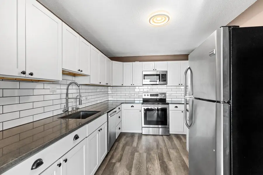 1919 N Summit AVENUE #2E, Milwaukee, WI 53202 - #3