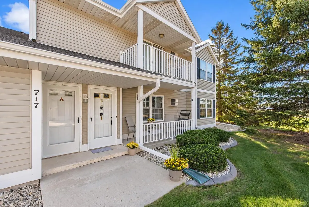 717 Canterberry COURT #B, West Bend, WI 53090 - #1