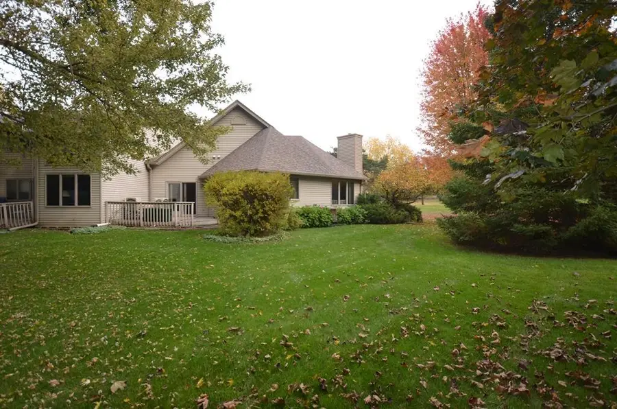 250 Indian Mound PARKWAY #9, Whitewater, WI 53190 - #3