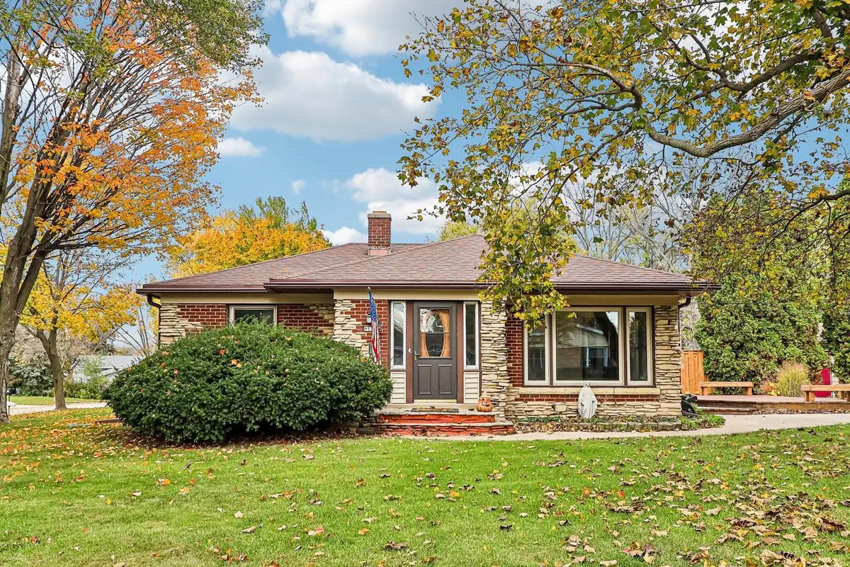 9530 W Hope AVENUE, Wauwatosa, WI 53222 - #1