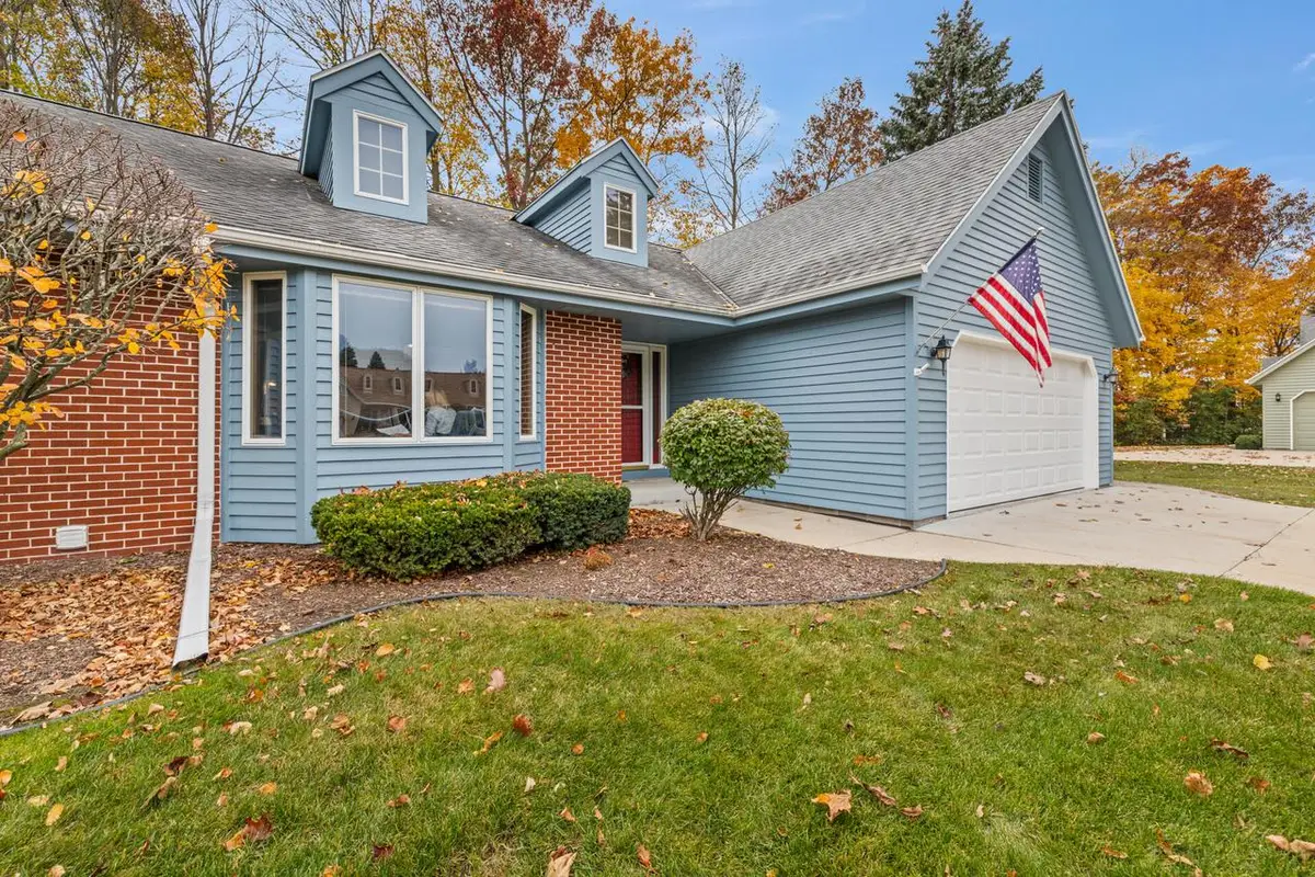 1514 Ridgewood DRIVE, West Bend, WI 53095 - #1