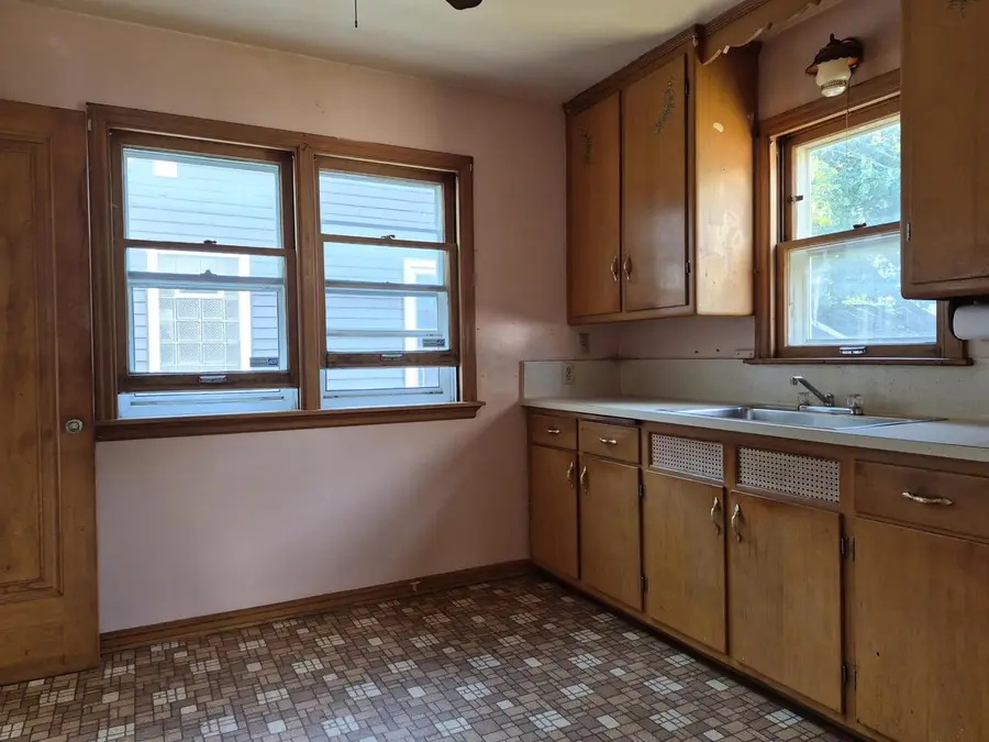 3057 N 74th STREET, Milwaukee, WI 53210 - #2