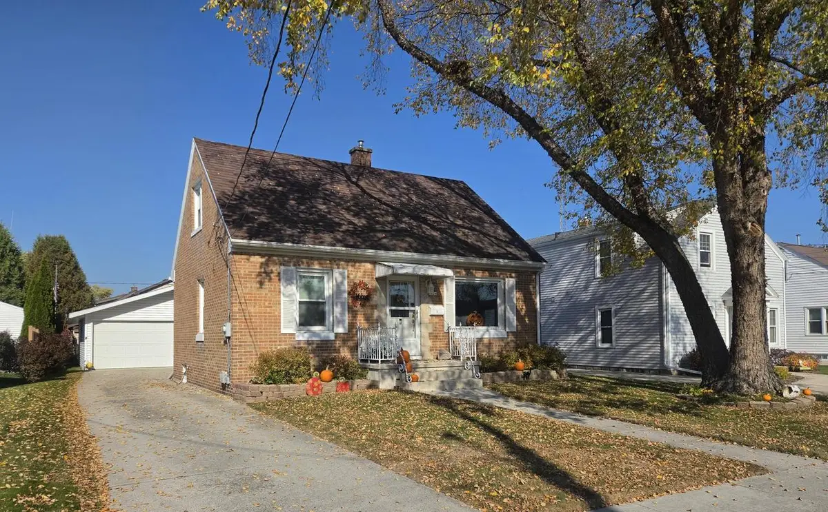 1826 Belmont STREET, Manitowoc, WI 54220 - #1
