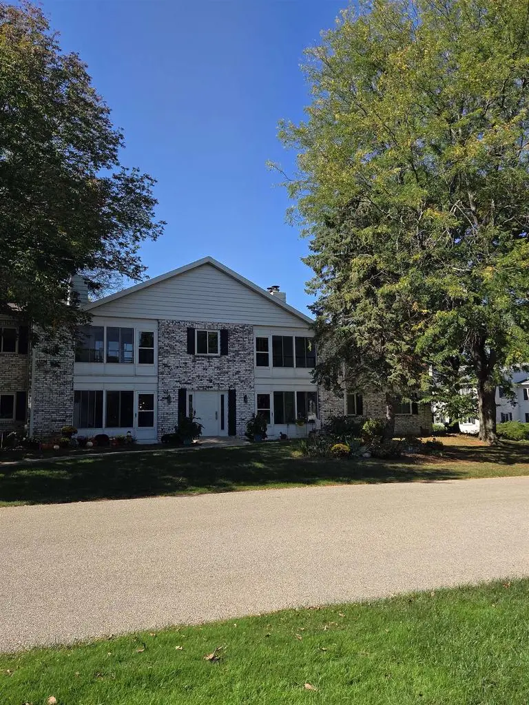 1514 Golf View Road #E, Madison, WI 53704 - Image #2