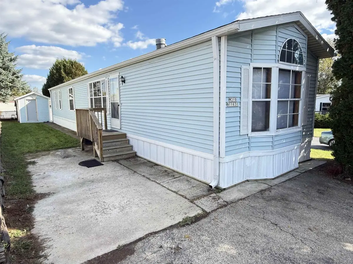 W210N11631 Pinecrest Lane, Germantown, WI 53022 - Image #1