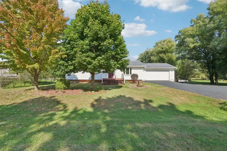 W5076 Oakland Drive, Rio, WI 53960 - Image #2