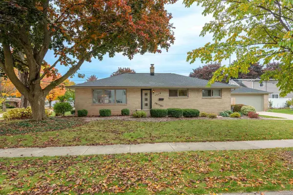 1319 E Harding Drive, Appleton, WI 54915