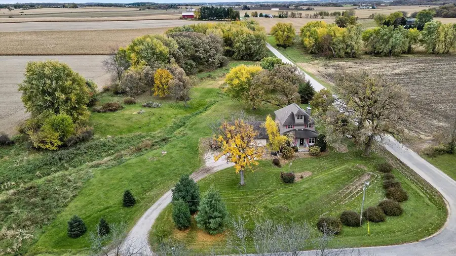 1045 York Center Road, Marshall, WI 53559 - Image #2