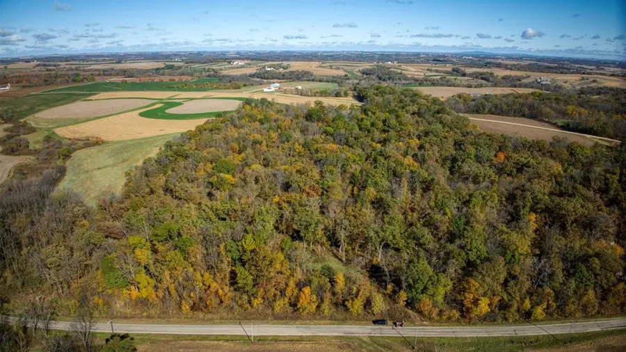 7880 E Lamont Road, Darlington, WI 53530 - Image #2