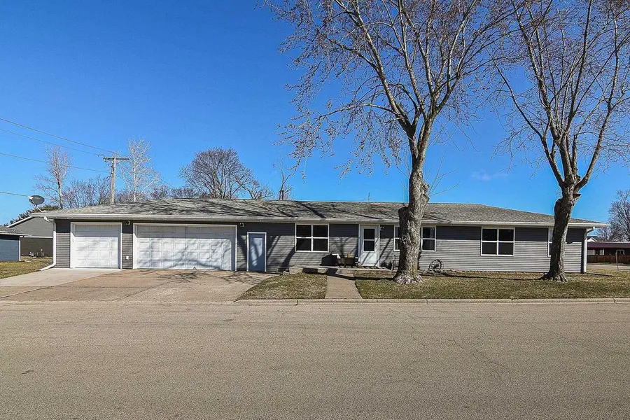 205 W Kelly Street, Cuba City, WI 53807 - Image #2