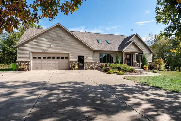 1021 Prairie Queen Road, Cambridge, WI 53523