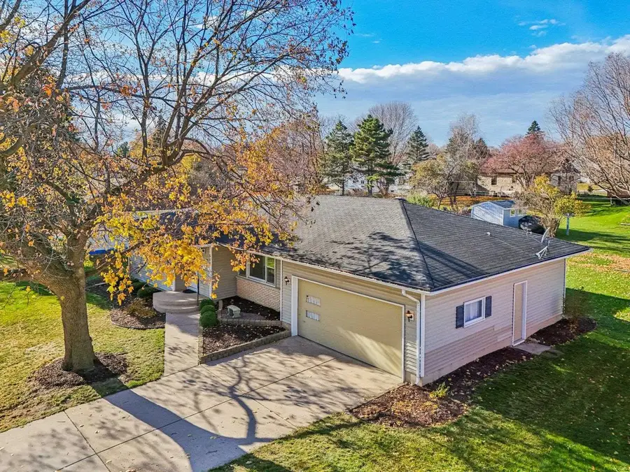 566 Gerald Avenue, Sun Prairie, WI 53590 - Image #2