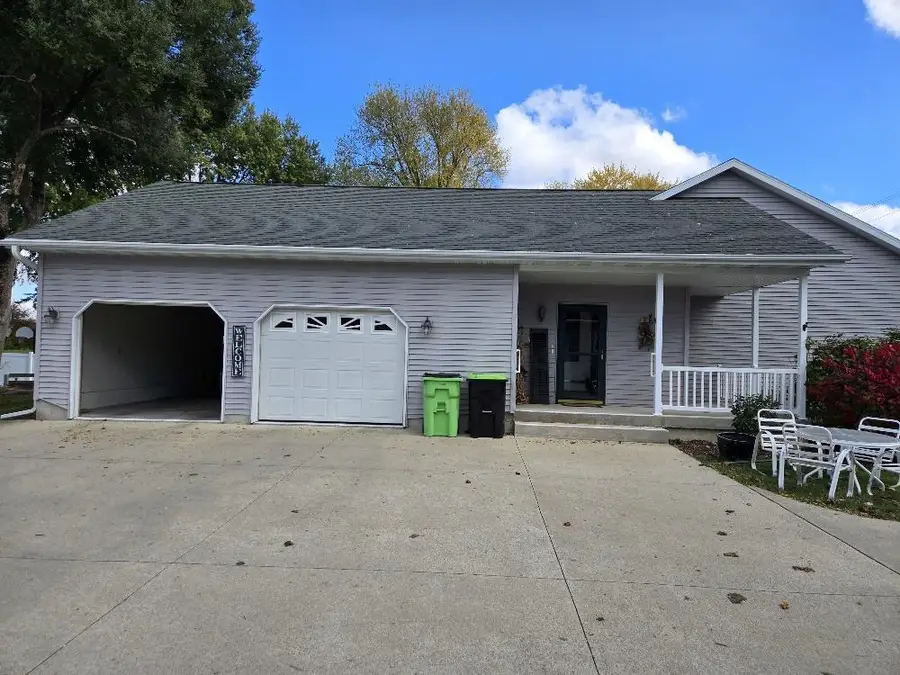 306 E Burnett Street, Beaver Dam, WI 55916 - Image #2