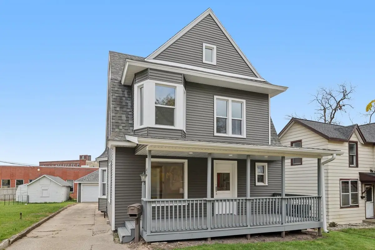 214 W Pleasant Street, Portage, WI 53901 - Image #1