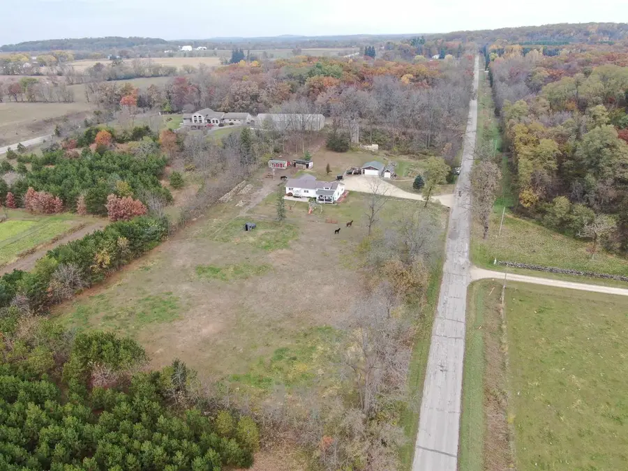 N9307 Old Highway 22 Road, Pardeeville, WI 53954 - Image #2