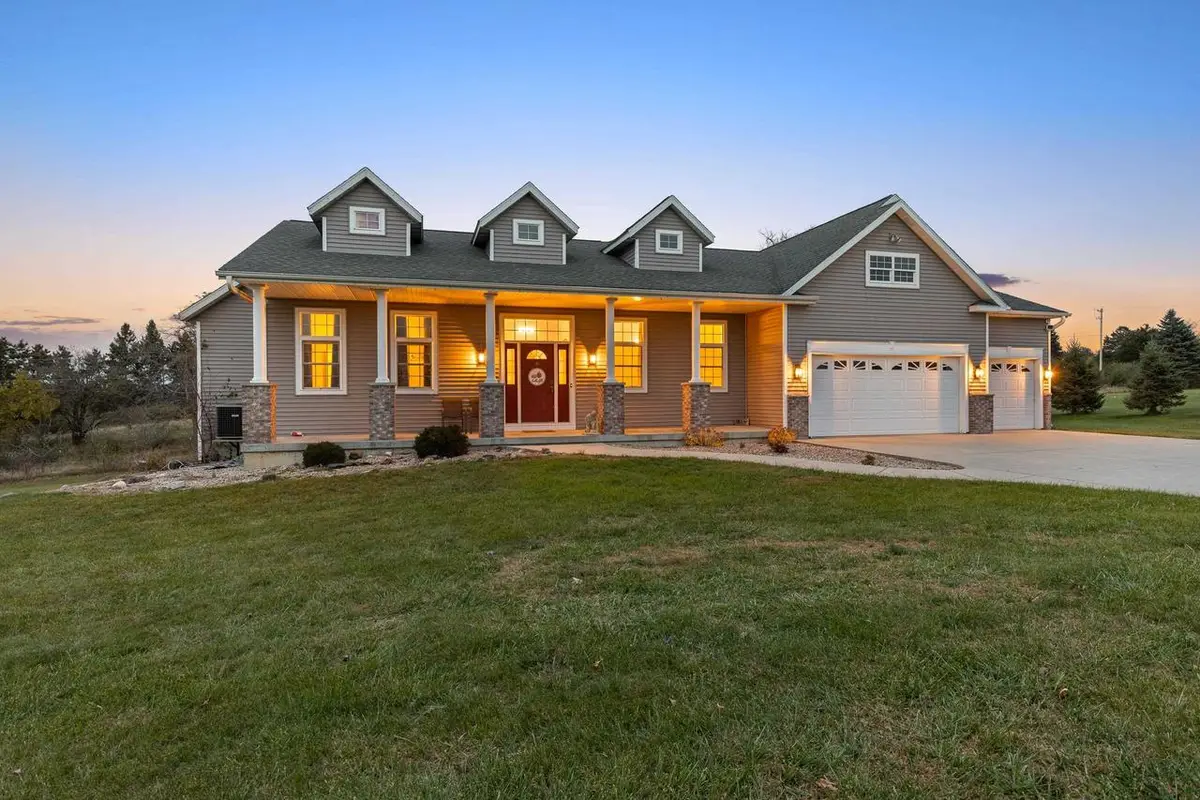 N7146 Pacific Ridge, Pardeeville, WI 53954 - Image #1