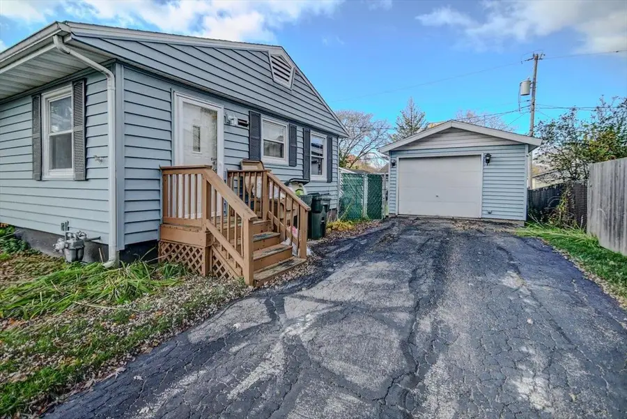 122 Lynnhaven Road, Madison, WI 53714 - Image #2