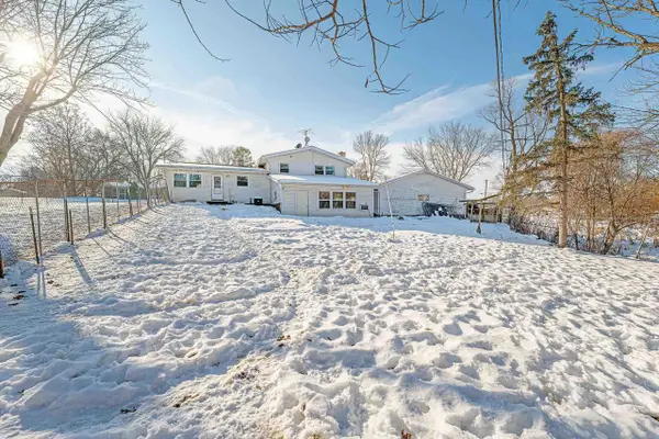 1734 OAKVIEW Drive, Stoughton, WI 53589