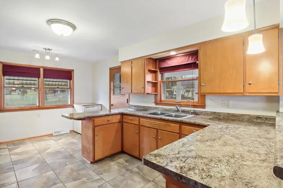 555 Edison Street, Waterloo, WI 53594 - Image #2