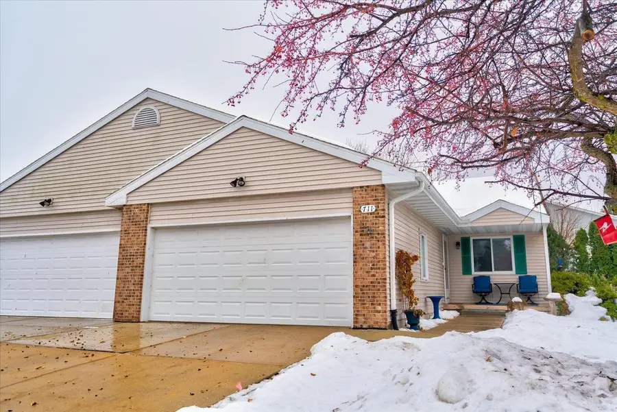 711 Kensington Square, Stoughton, WI 53589 - Image #2