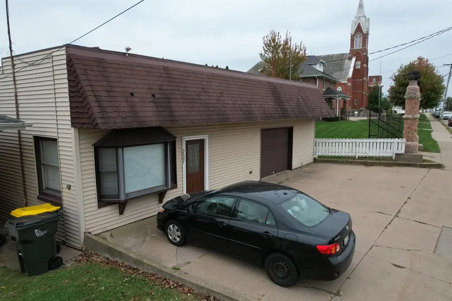 237 W Main Street, Dickeyville, WI 53808 - Image #2