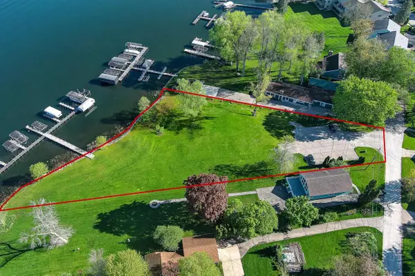 413 Strauss unit 4 Avenue, Green Lake, WI 54941