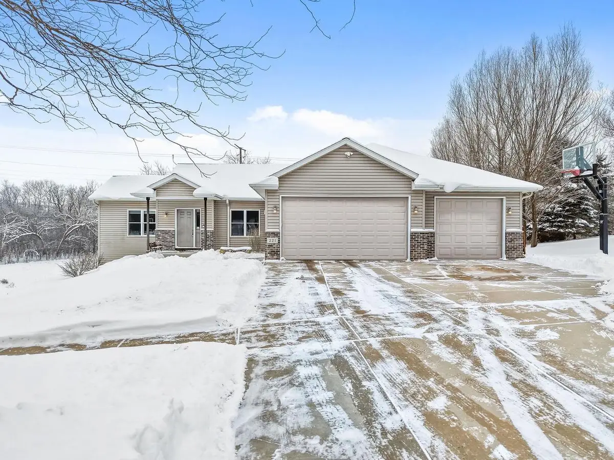 221 Glen View Road, Mount Horeb, WI 53572 - Image #1