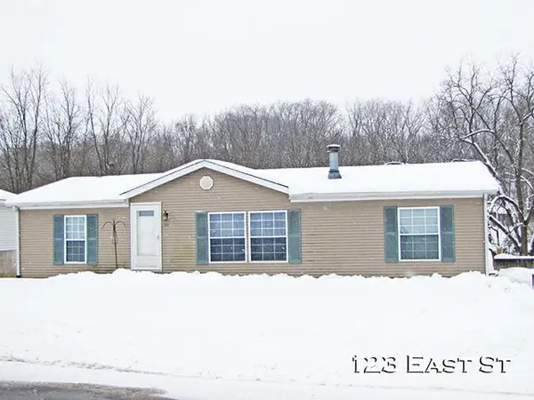 123 East Street, Potosi, WI 53820