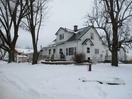 S7307 Sandusky Road, Hillpoint, WI 53937