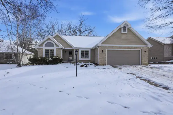 925 S Holt Circle, Madison, WI 53719