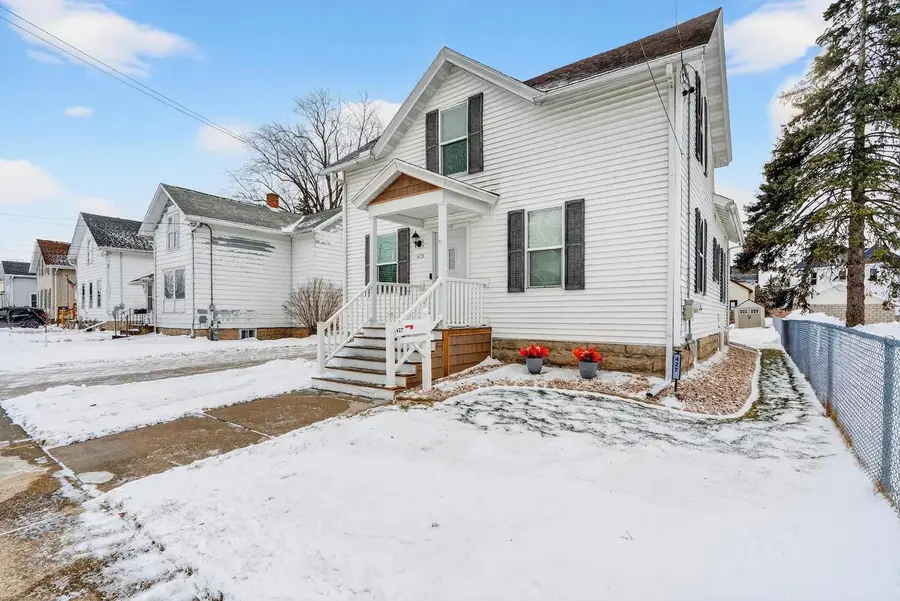 427 W 12th Avenue, Oshkosh, WI 54902 - #3