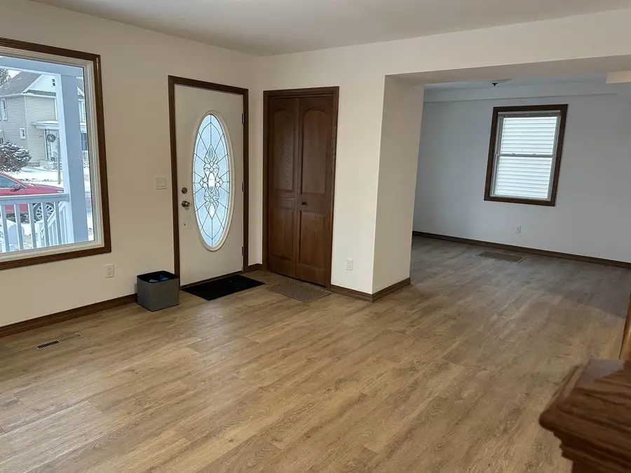 325 W Maple Avenue, Beaver Dam, WI 53916 - Image #2