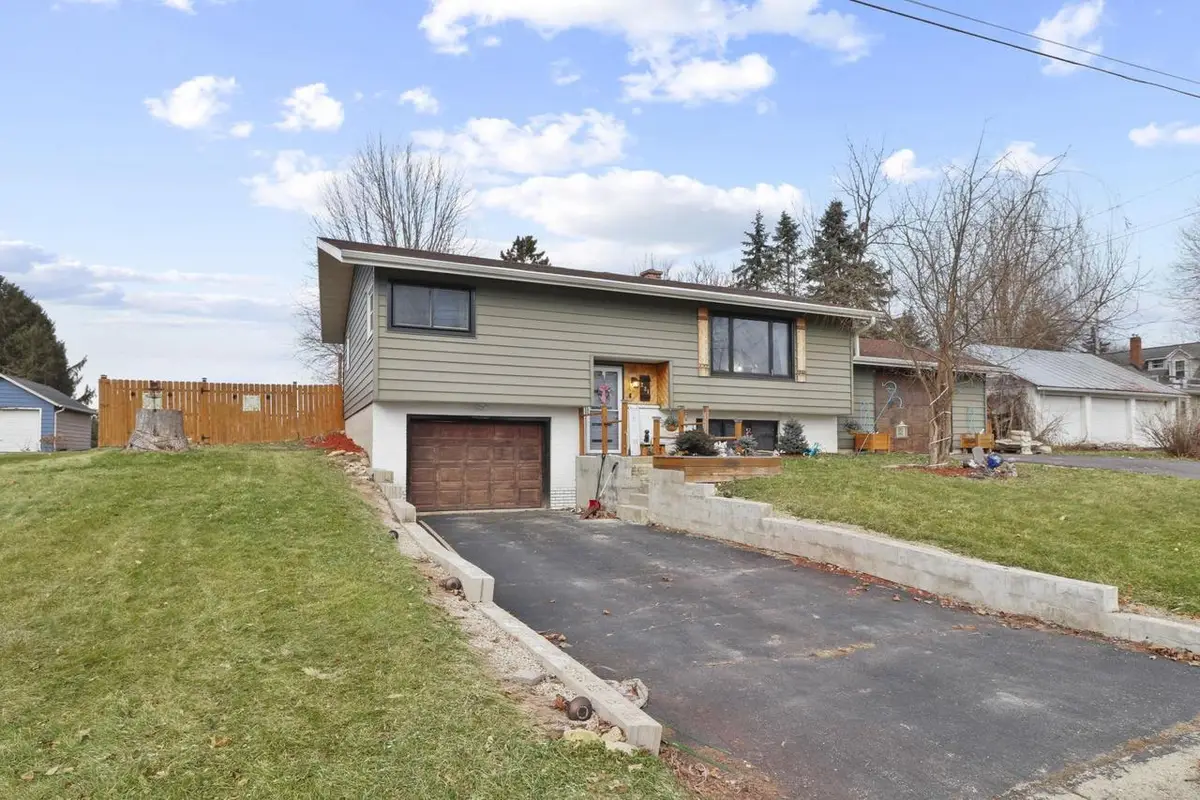 227 PARKVIEW Lane, Marshall, WI 53559 - Image #1